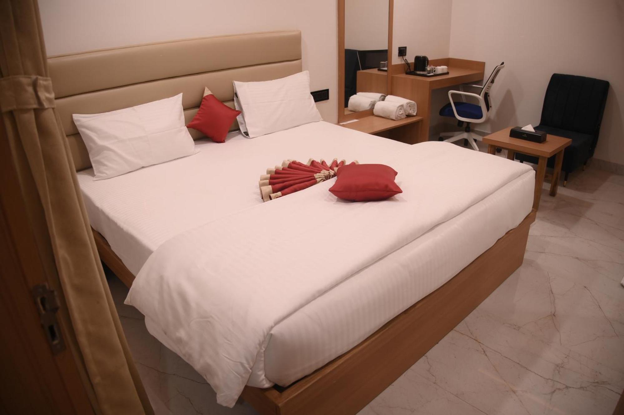 Madina Hotel Prayagraj Extérieur photo