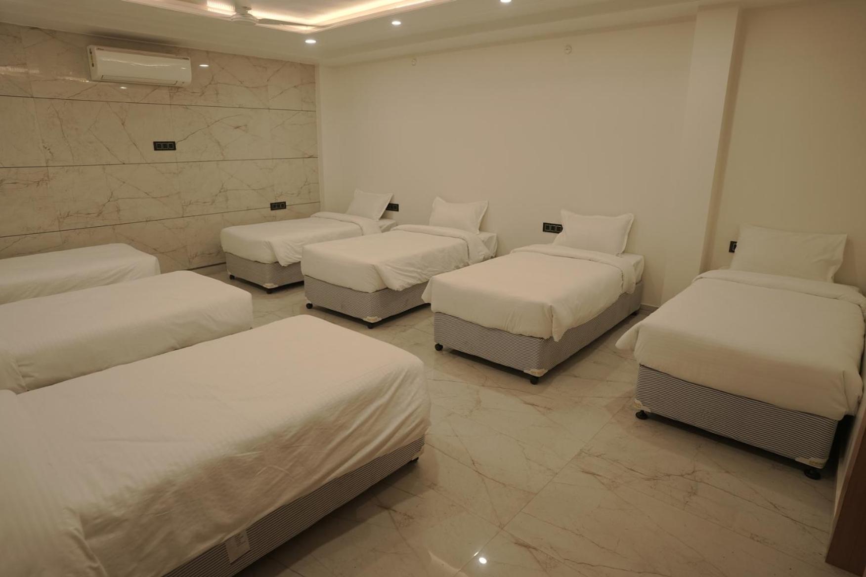 Madina Hotel Prayagraj Extérieur photo