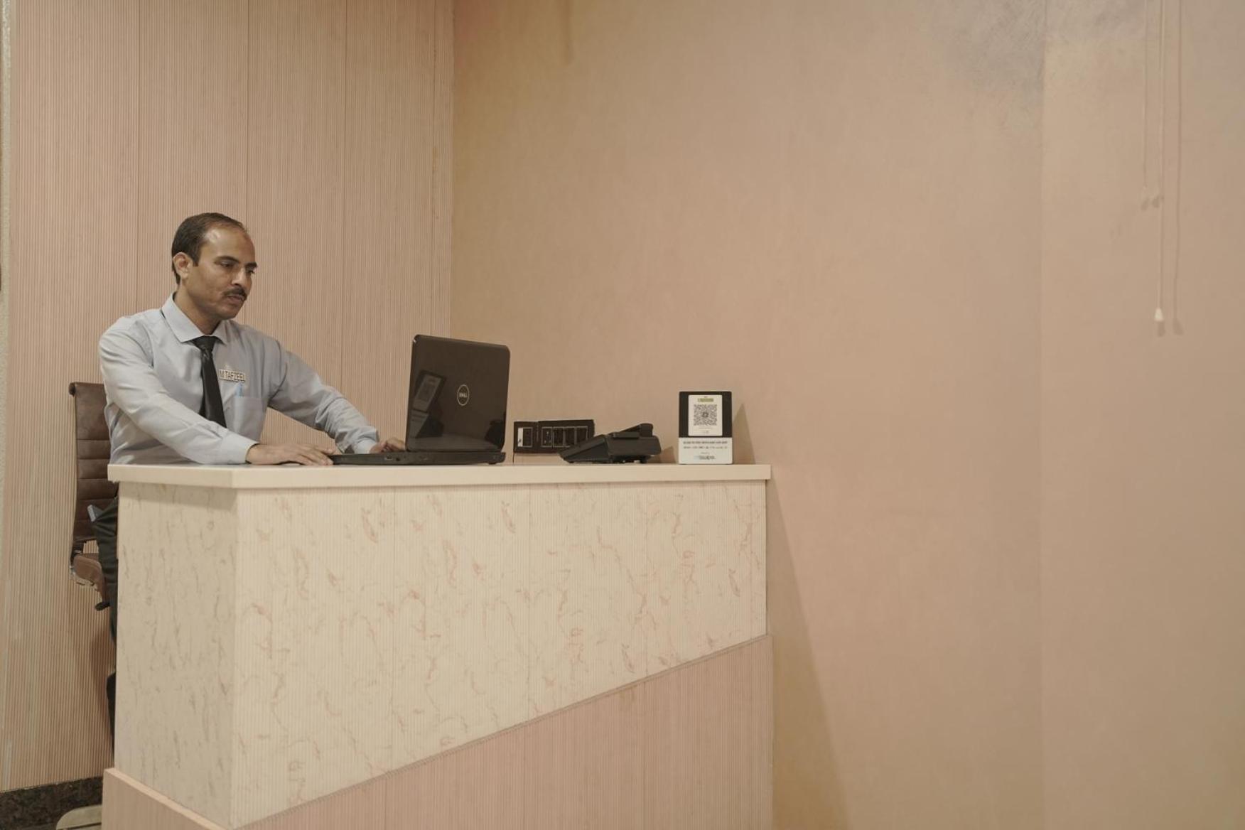 Madina Hotel Prayagraj Extérieur photo